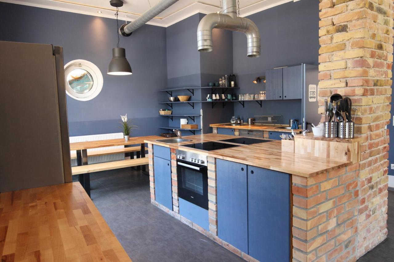 Blue Doors Hostel Ktv ロストック エクステリア 写真